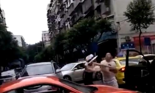 鼎格暖通：重慶保時捷女車主被奇瑞車主回打，雙方已迅速和解？